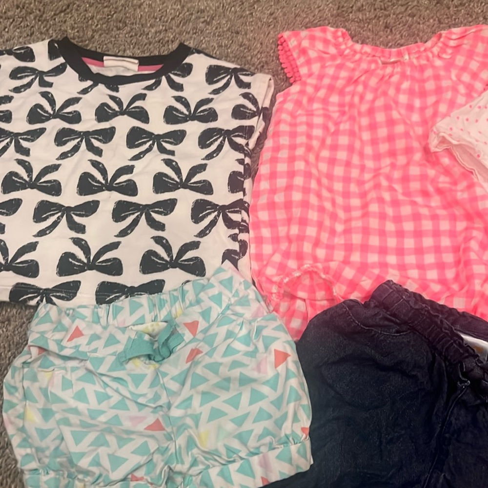 Girls 18 month Clothing Lot. Gymboree Oshkosh, 2 an overall sets. Adorable lot!